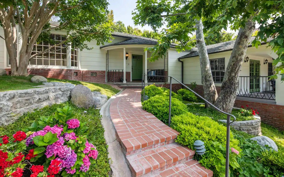 200c18552ef6a5aa66689a639ca704f41694044841