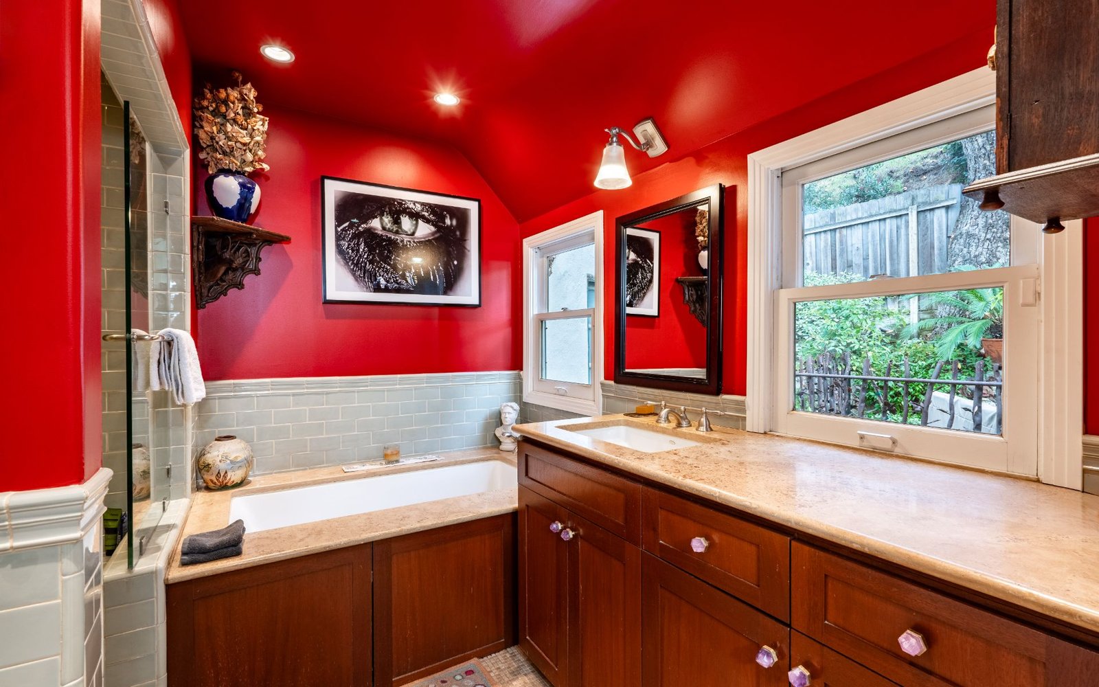 8066-Woodland-Ln_10_h_011_Woodland_Primary-Bath