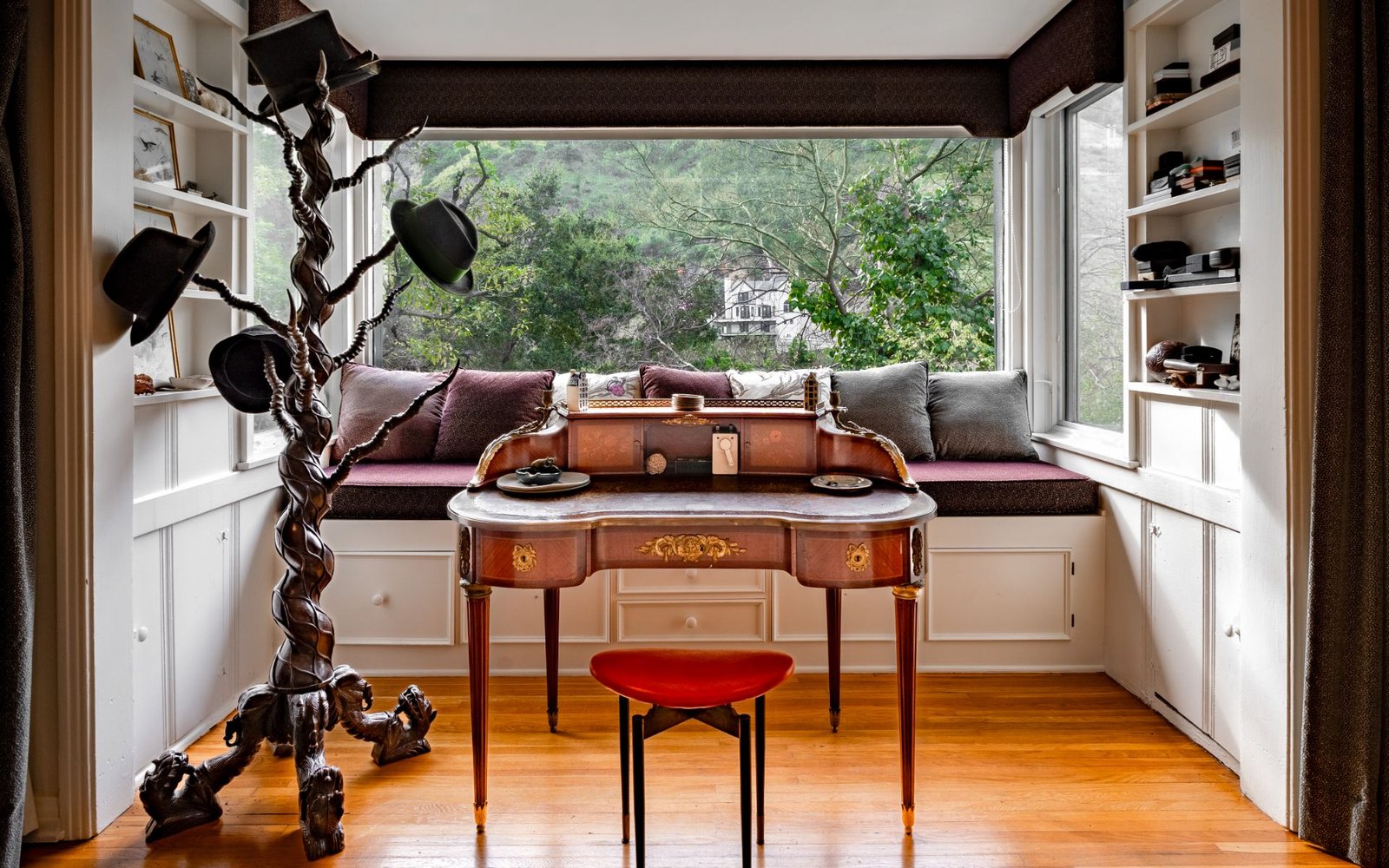 8066-Woodland-Ln_12_h_012_Woodland_Primary-Nook