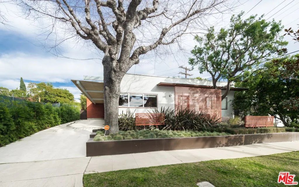 92e8fb77cd4b89950f956b5e8ca806cc1693898048